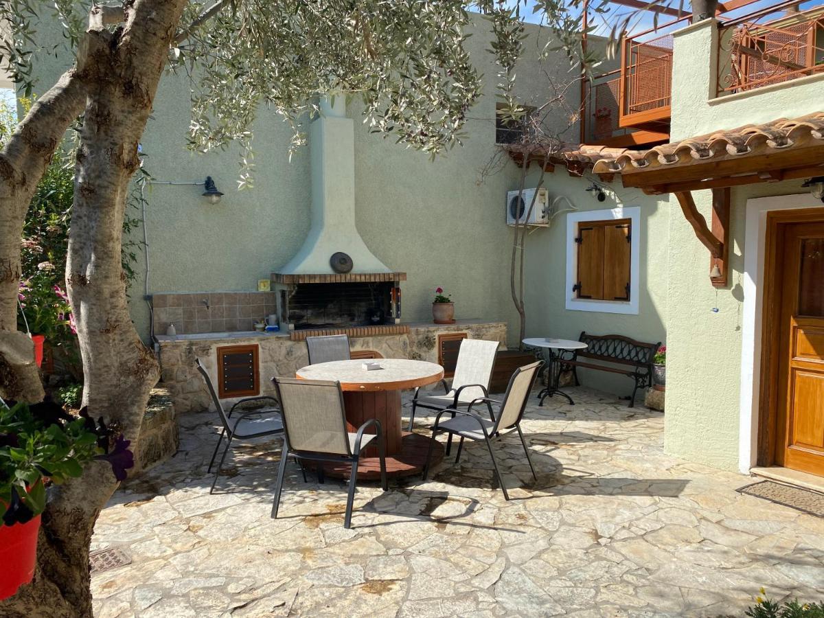 Pegasus House Hotel Corinth Exterior photo
